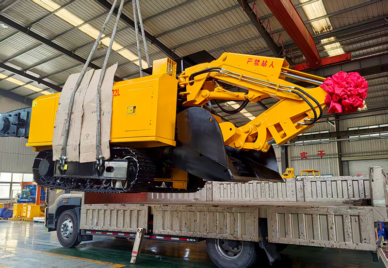 山東礦安機(jī)電自主研發(fā)的礦用扒渣機(jī)成功裝車發(fā)貨